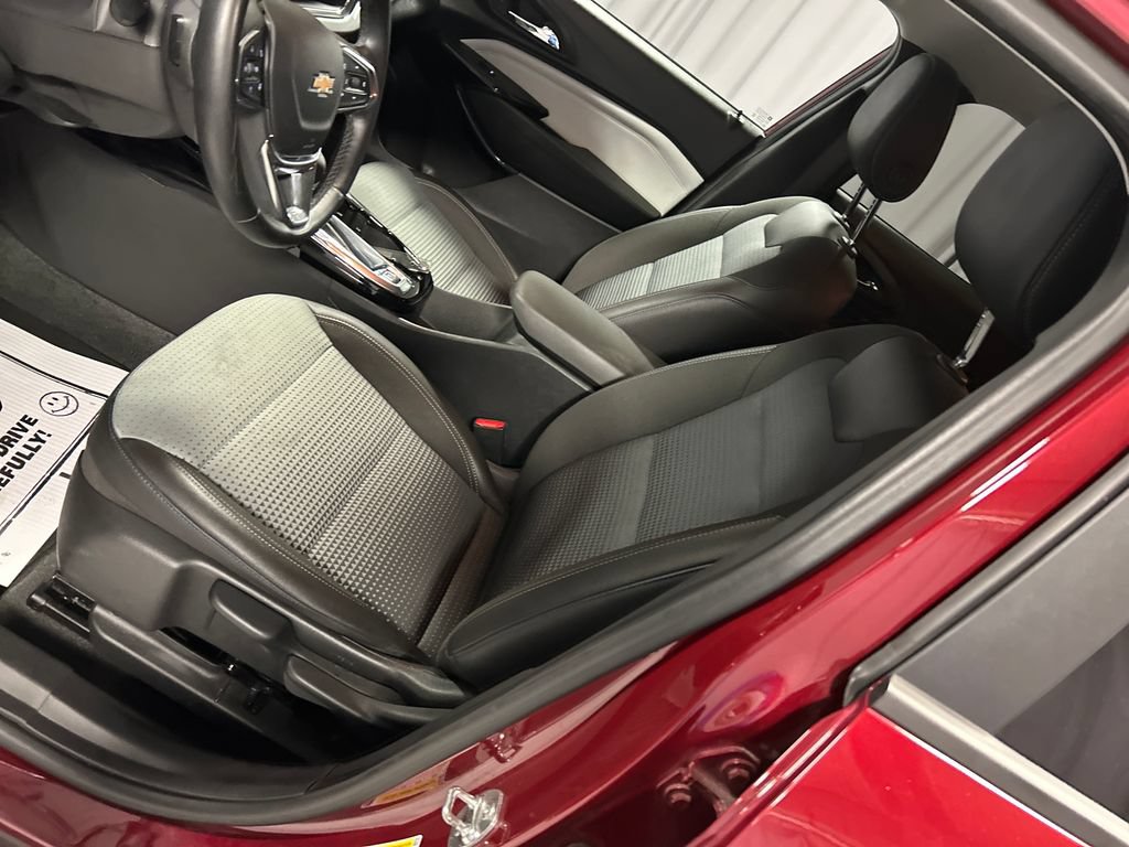 Used 2025 Chevrolet Trax LT w/ LT Convenience Package FWD image 10