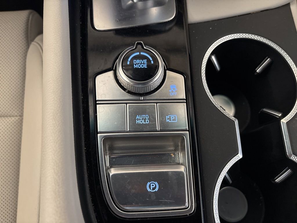 Used 2025 Genesis G70 2.5T image 35