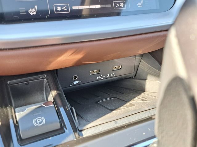 Used 2020 Subaru Outback Touring XT AWD/4WD image 16