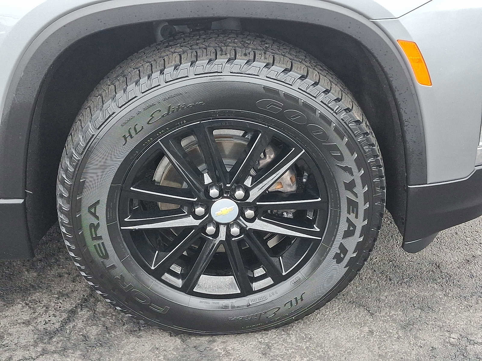 Used 2023 Chevrolet Traverse LT image 8