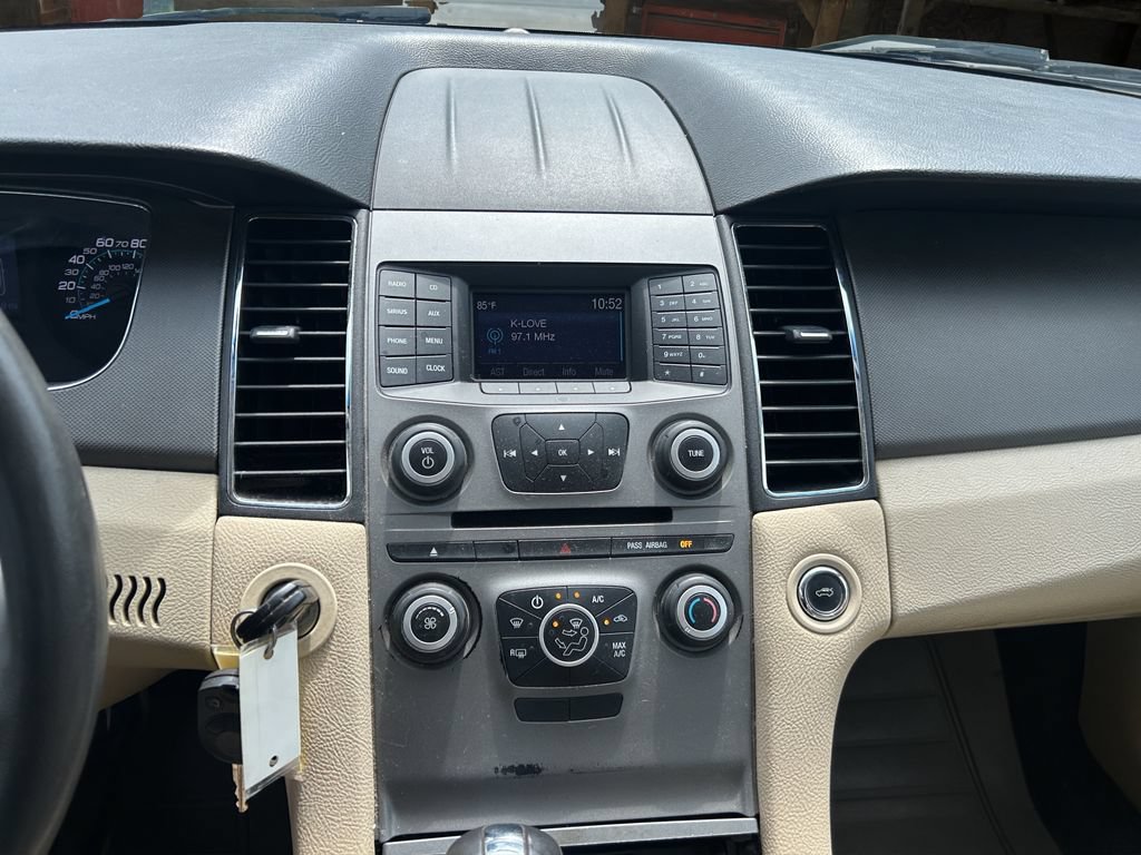 Used 2016 Ford Taurus SE FWD image 24