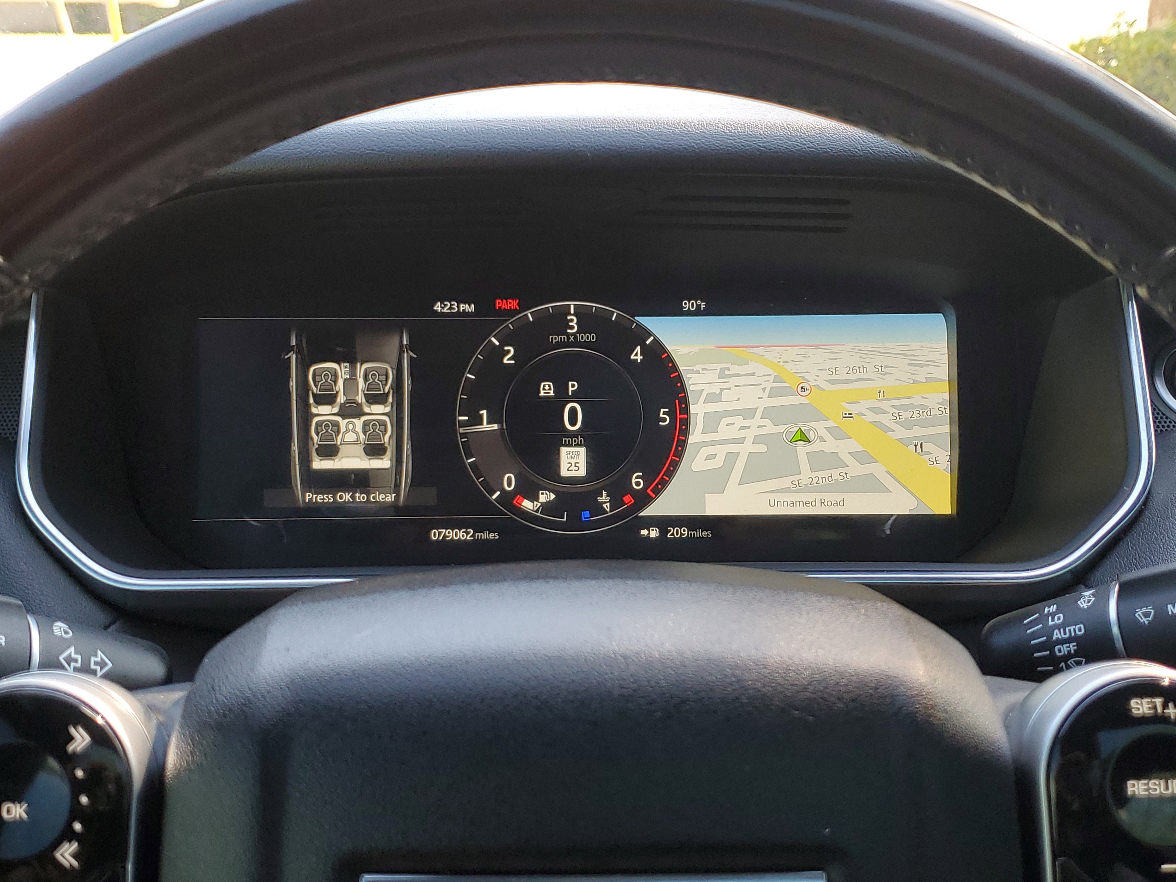 Used 2018 Land Rover Range Rover Sport SE image 32