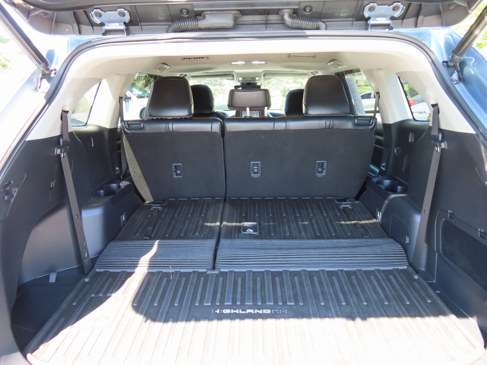 Used 2022 Toyota Highlander XLE image 37