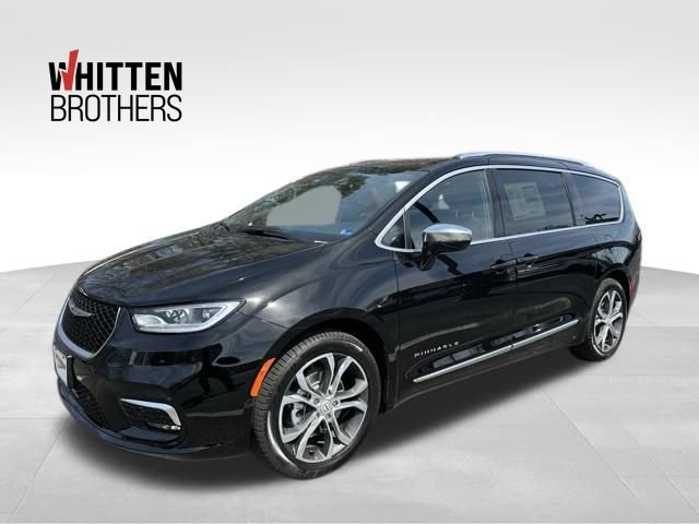 New 2026 Chrysler Pacifica Pinnacle w/ Trailer Tow Group