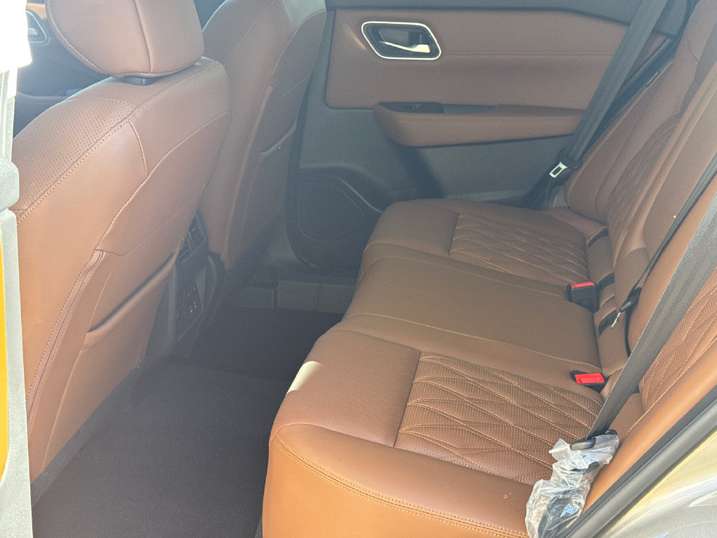 Certified 2024 Nissan Rogue Platinum w/ Platinum Premium Package FWD image 21