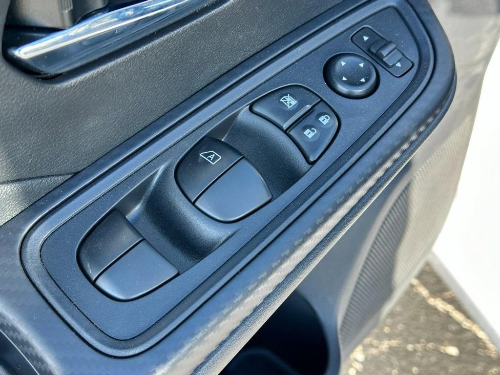 New 2025 Nissan Versa SV image 9