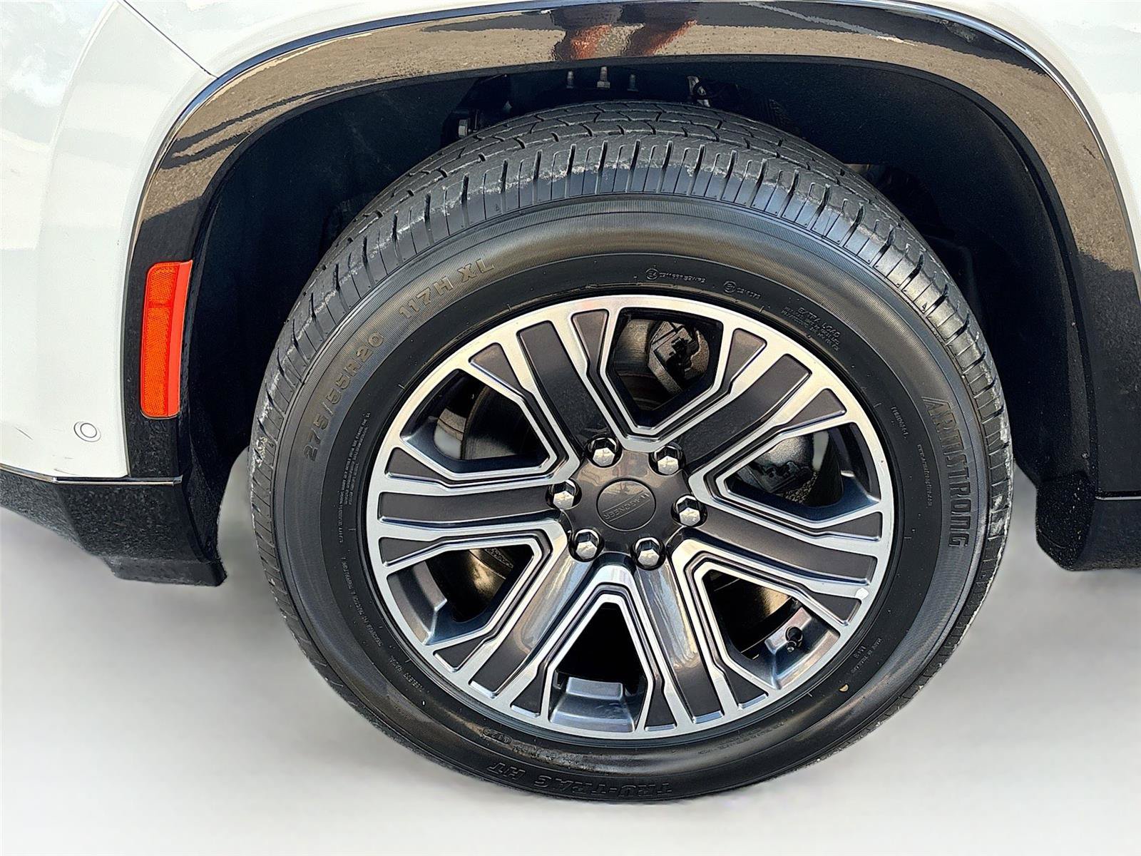 Used 2024 Jeep Wagoneer L Series II RWD image 33