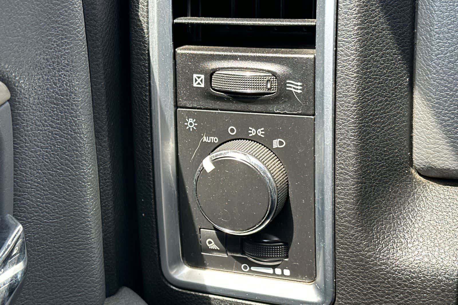 Used 2015 RAM 2500 SLT AWD/4WD image 29