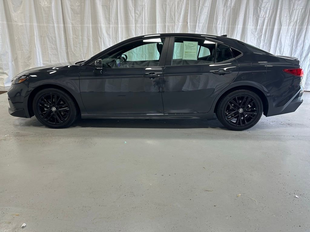 Used 2026 Toyota Camry SE image 4