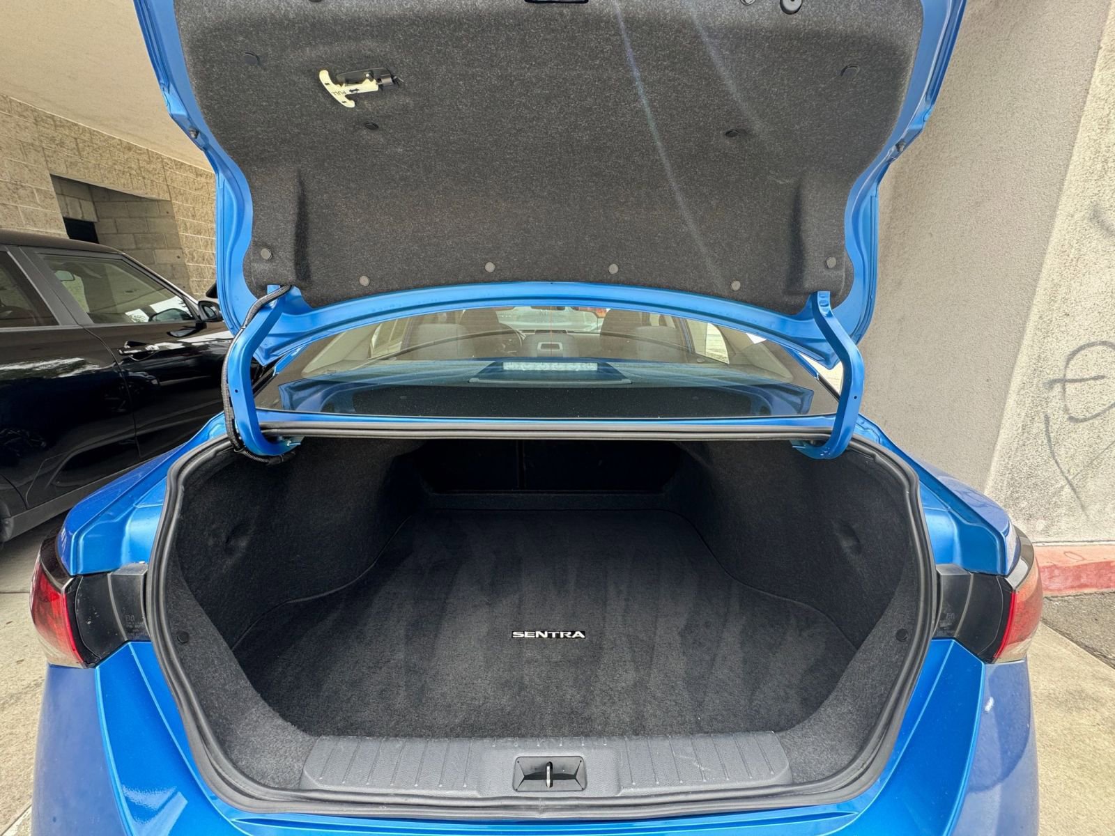 Used 2025 Nissan Sentra SV FWD image 30