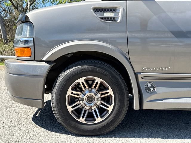 Used 2021 Chevrolet Express 3500 LS w/ Chrome Appearance Package image 5