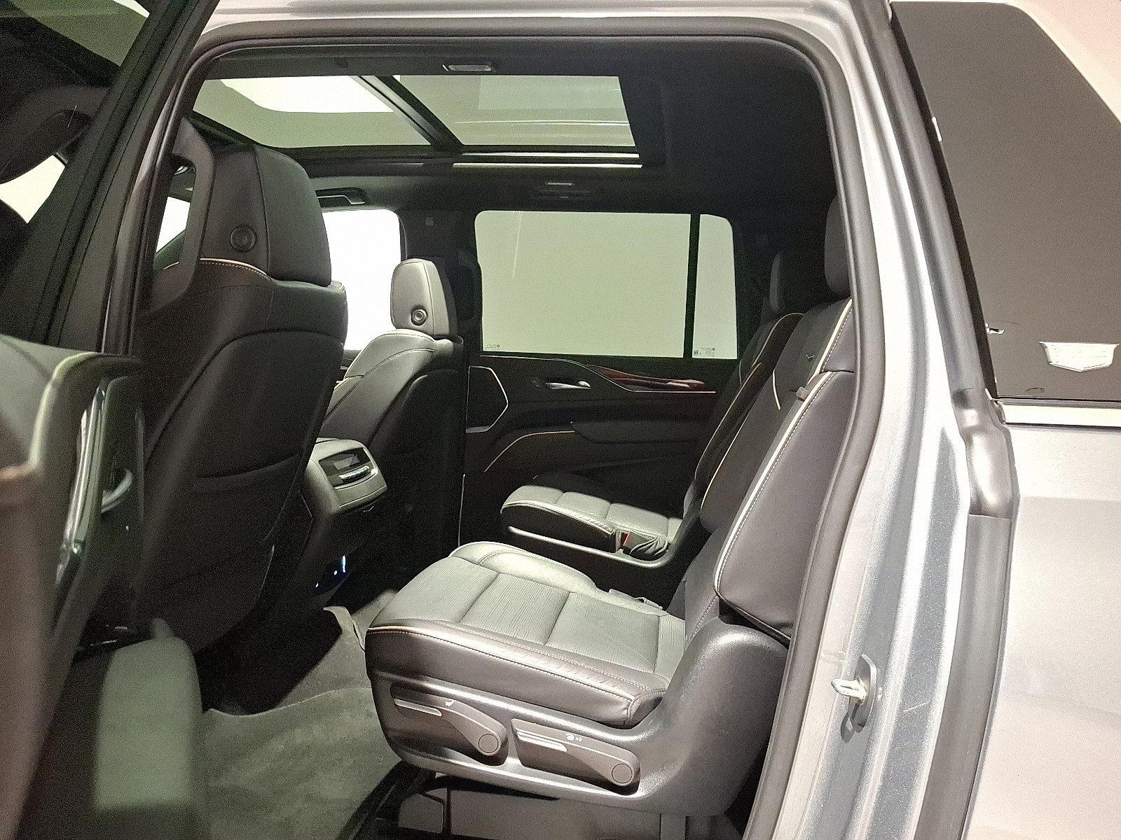 Certified 2023 Cadillac Escalade ESV Premium Luxury image 21