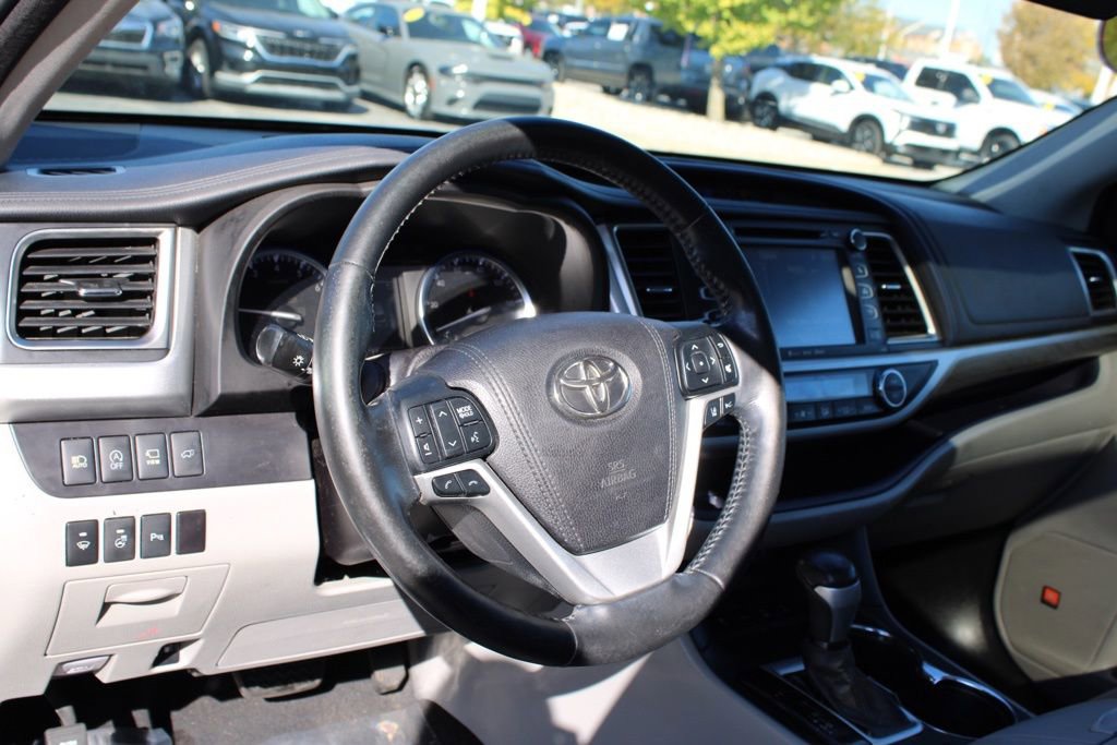 Used 2017 Toyota Highlander Limited Platinum image 18
