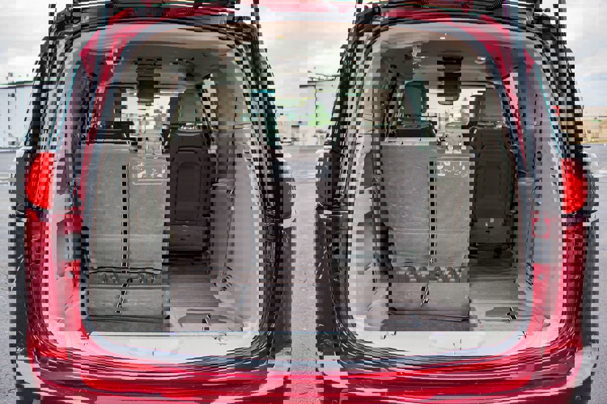 Used 2019 Chrysler Pacifica Touring-L image 16