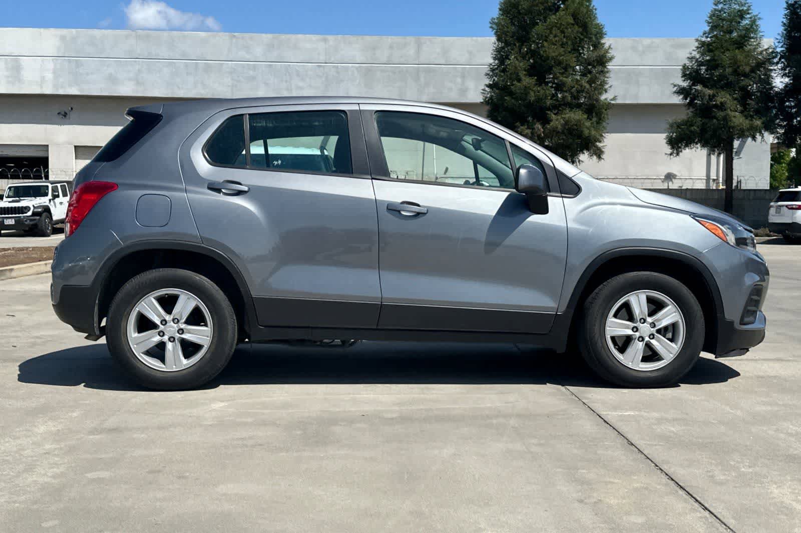 Used 2020 Chevrolet Trax LS FWD image 9