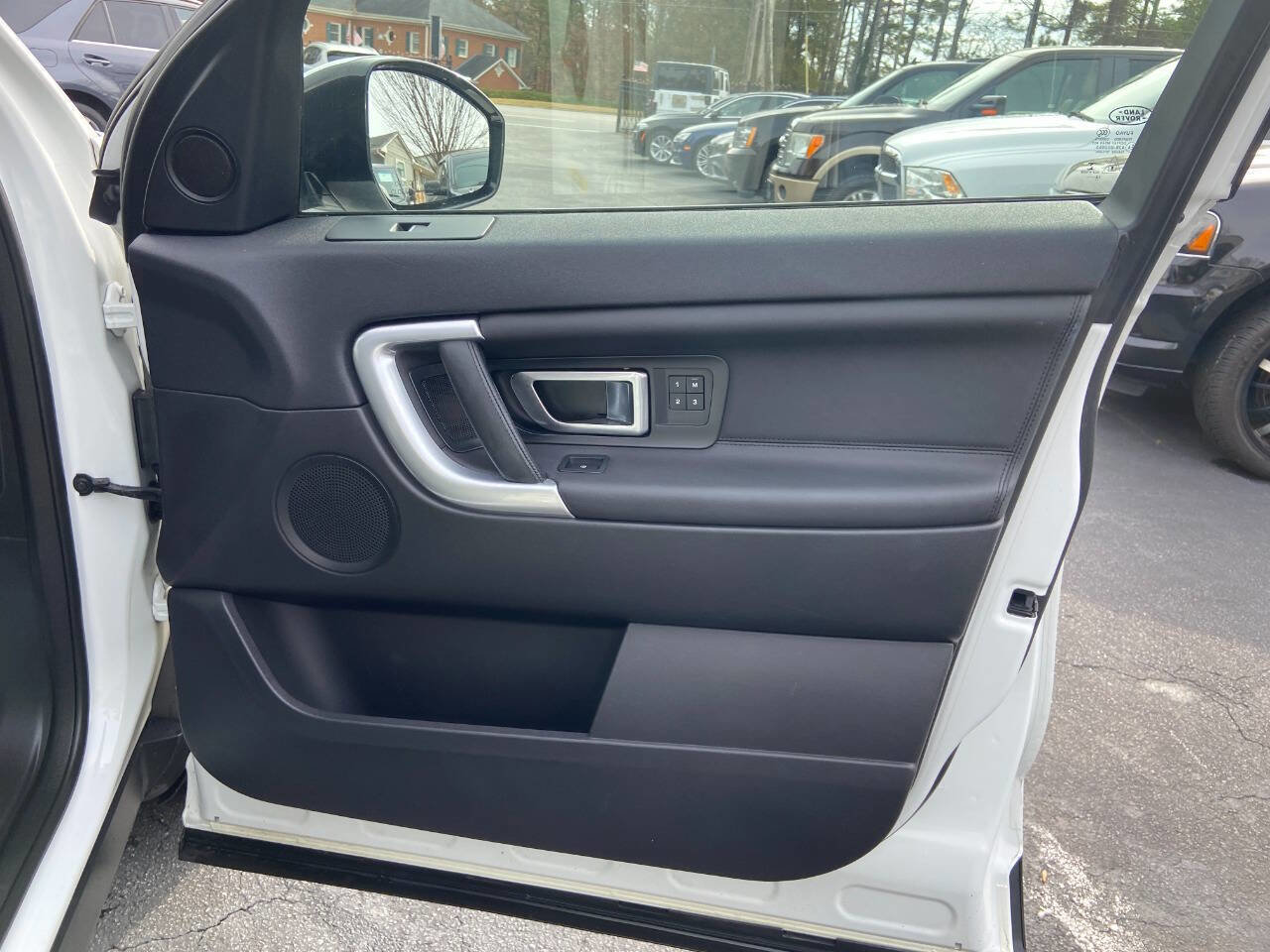 Used 2015 Land Rover Discovery Sport HSE image 25