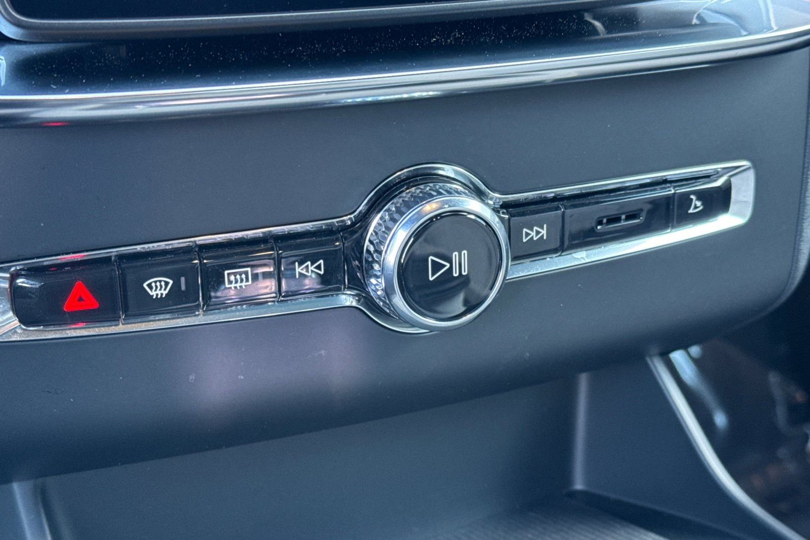 Certified 2026 Volvo XC90 T8 Plus w/ Protection Package Premier image 24