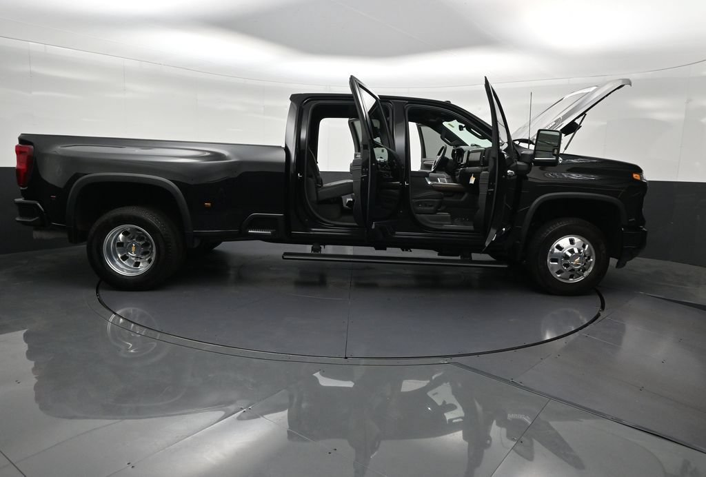 Used 2026 Chevrolet Silverado 3500 High Country w/ High Country Premium Package AWD/4WD image 34