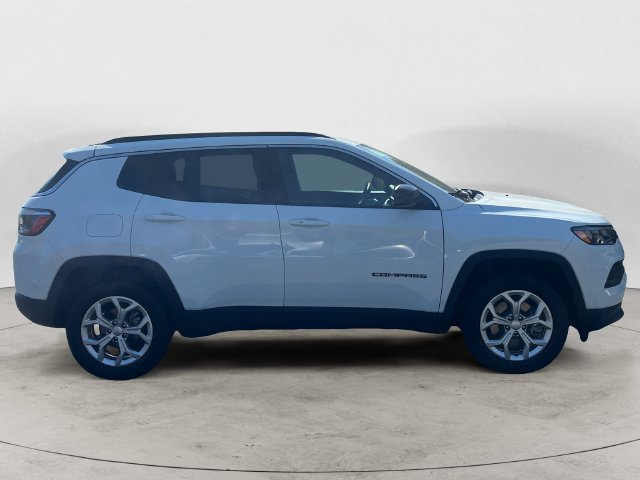 Used 2024 Jeep Compass Latitude AWD/4WD image 6