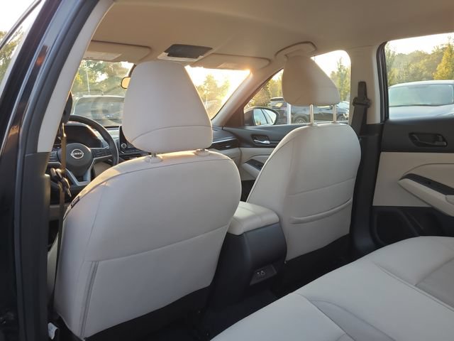 Used 2025 Nissan Altima 2.5 SV FWD image 12