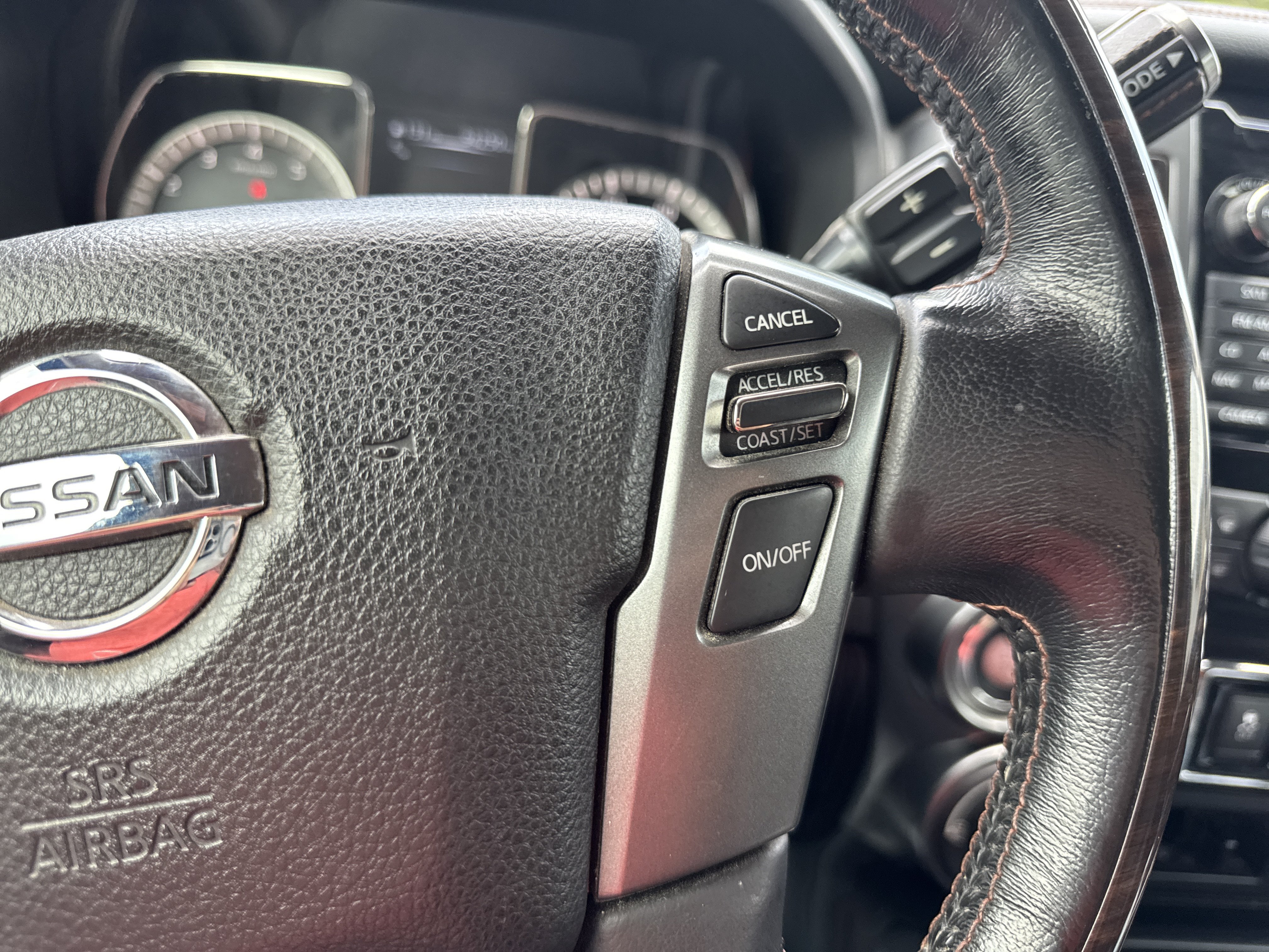 Used 2018 Nissan Titan Platinum Reserve w/ Platinum Utility Package AWD/4WD image 17