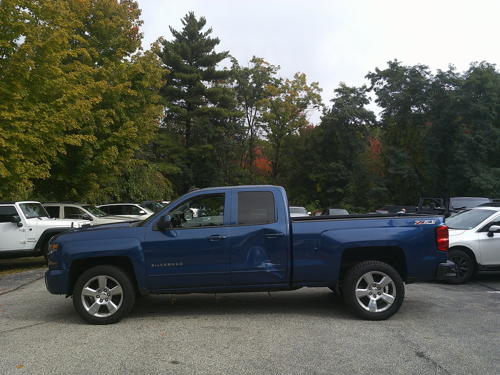 Used 2017 Chevrolet Silverado 1500 LT w/ All Star Edition AWD/4WD image 8