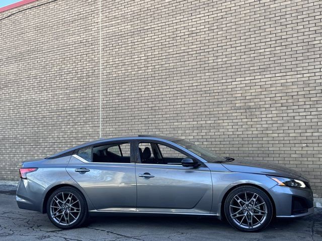 Used 2023 Nissan Altima 2.0 SR image 6