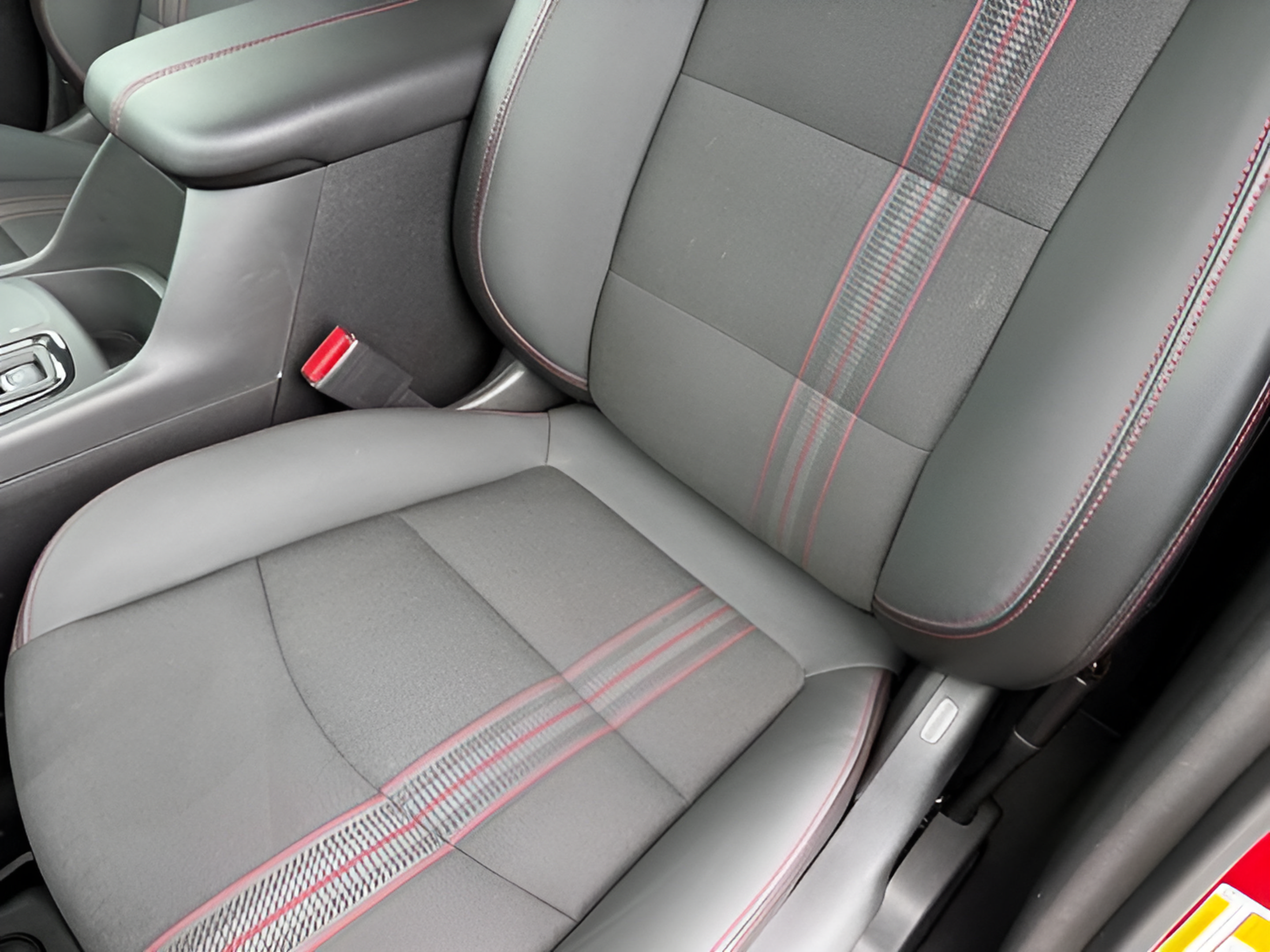 Used 2023 Chevrolet Equinox RS FWD image 31