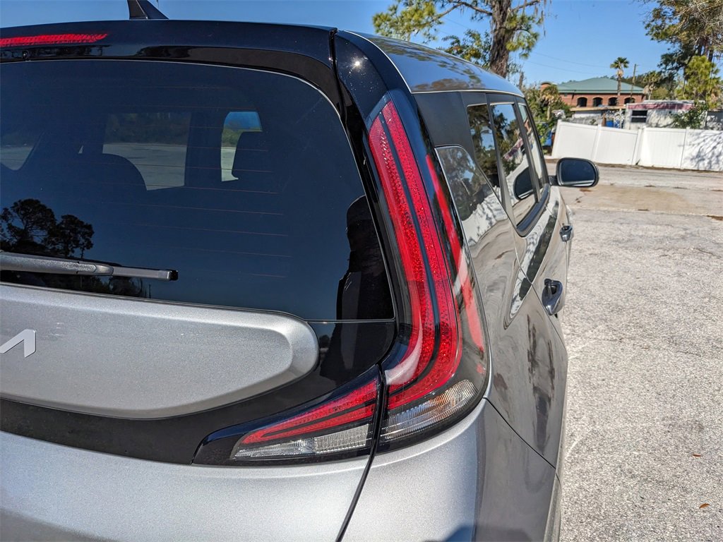 Certified 2025 Kia Soul LX image 12