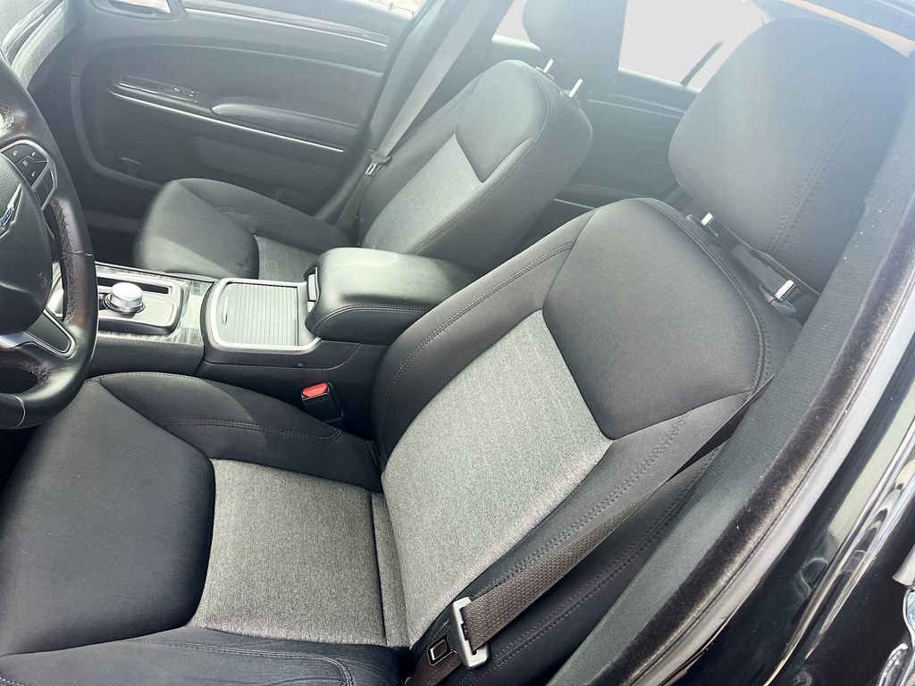 Used 2021 Chrysler 300 Touring w/ Driver Convenience Group image 18