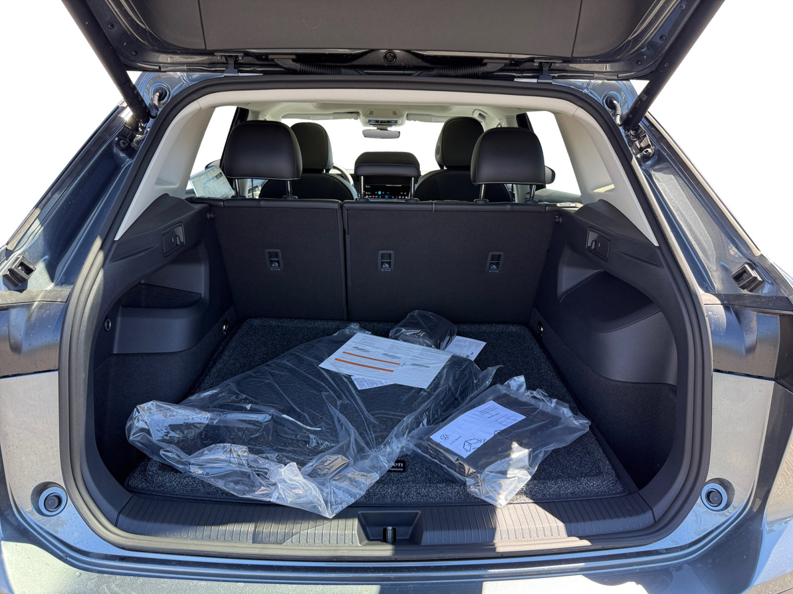 New 2026 Volkswagen Tiguan SE AWD/4WD image 17