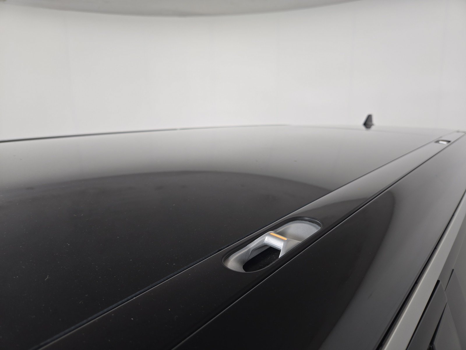 Used 2025 Rivian R1S Adventure AWD/4WD image 13