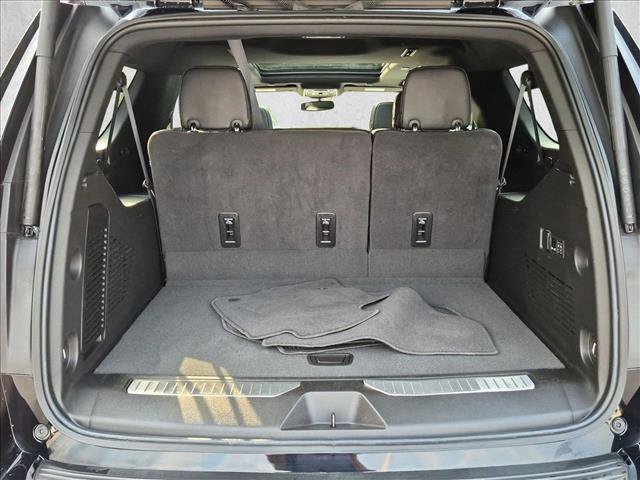 Used 2024 Chevrolet Suburban RST w/ Luxury Package AWD/4WD image 6
