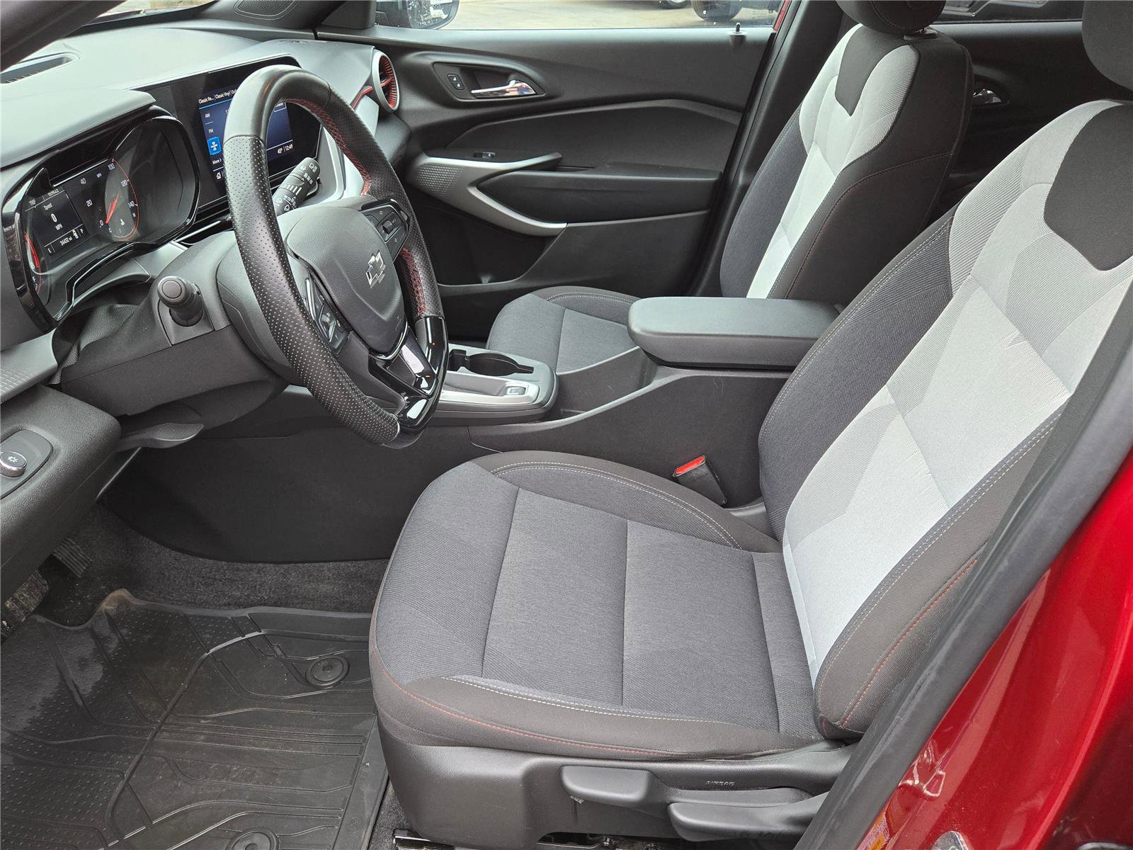 Used 2024 Chevrolet Trax RS w/ Driver Confidence Package image 14