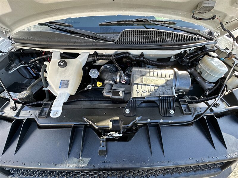 Used 2012 Chevrolet Express 2500 Extended RWD image 10