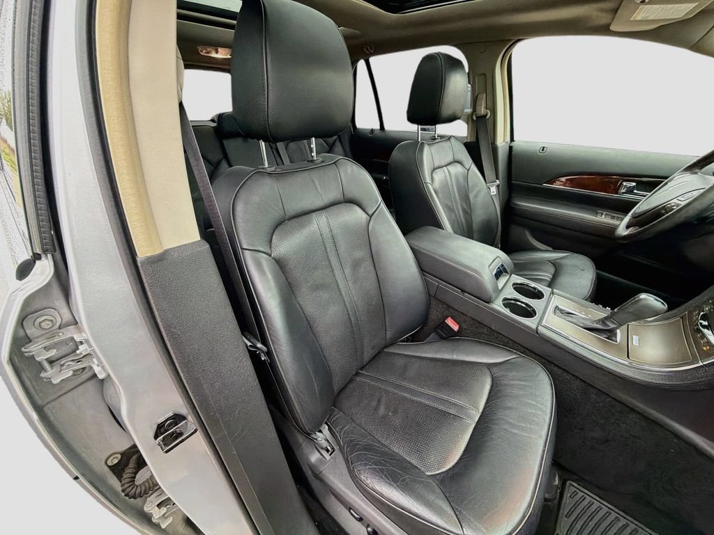 Used 2015 Lincoln MKX AWD w/ Equipment Group 102A image 30