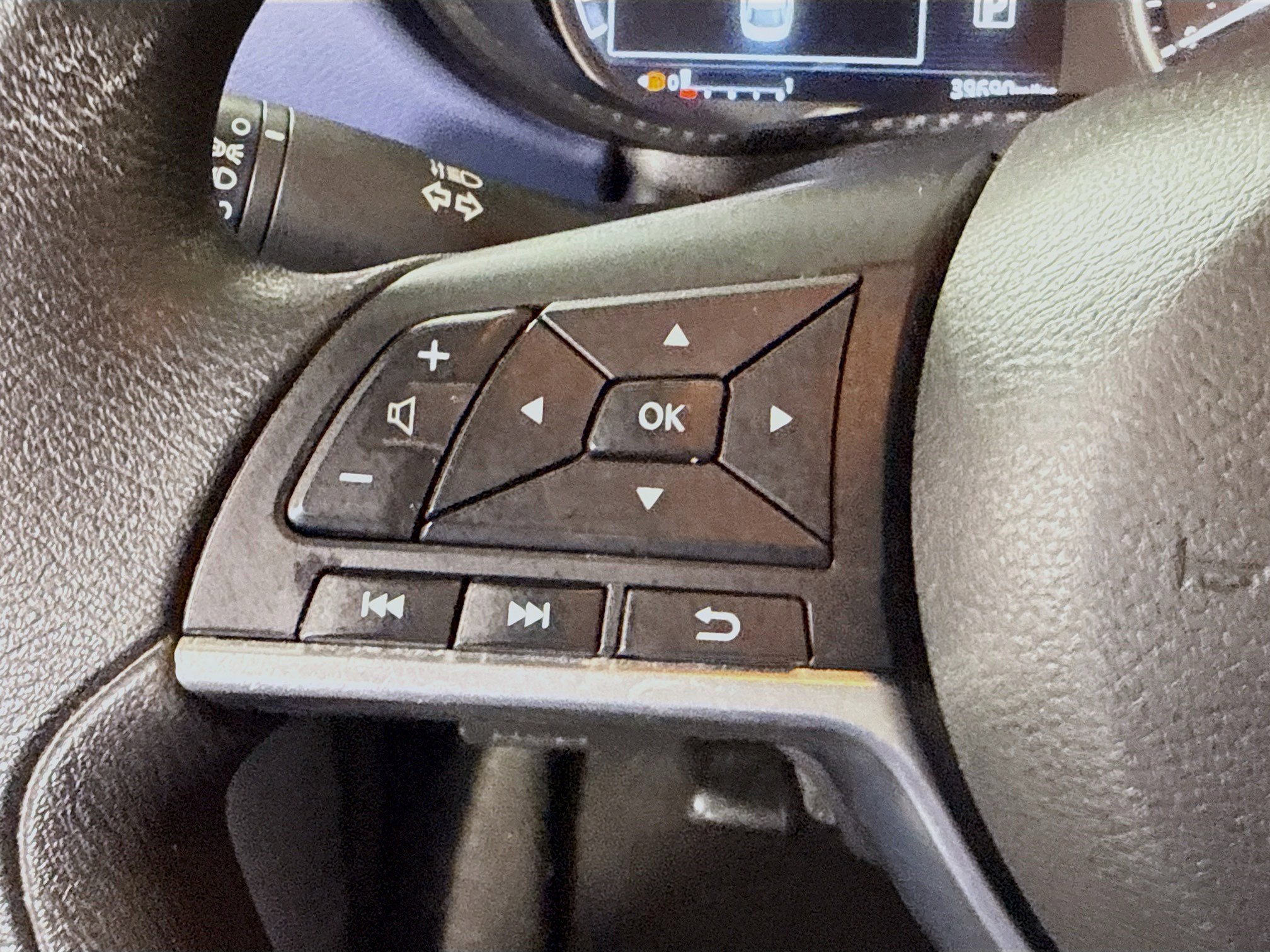 Used 2024 Nissan Versa SV w/ Trunk Package image 14