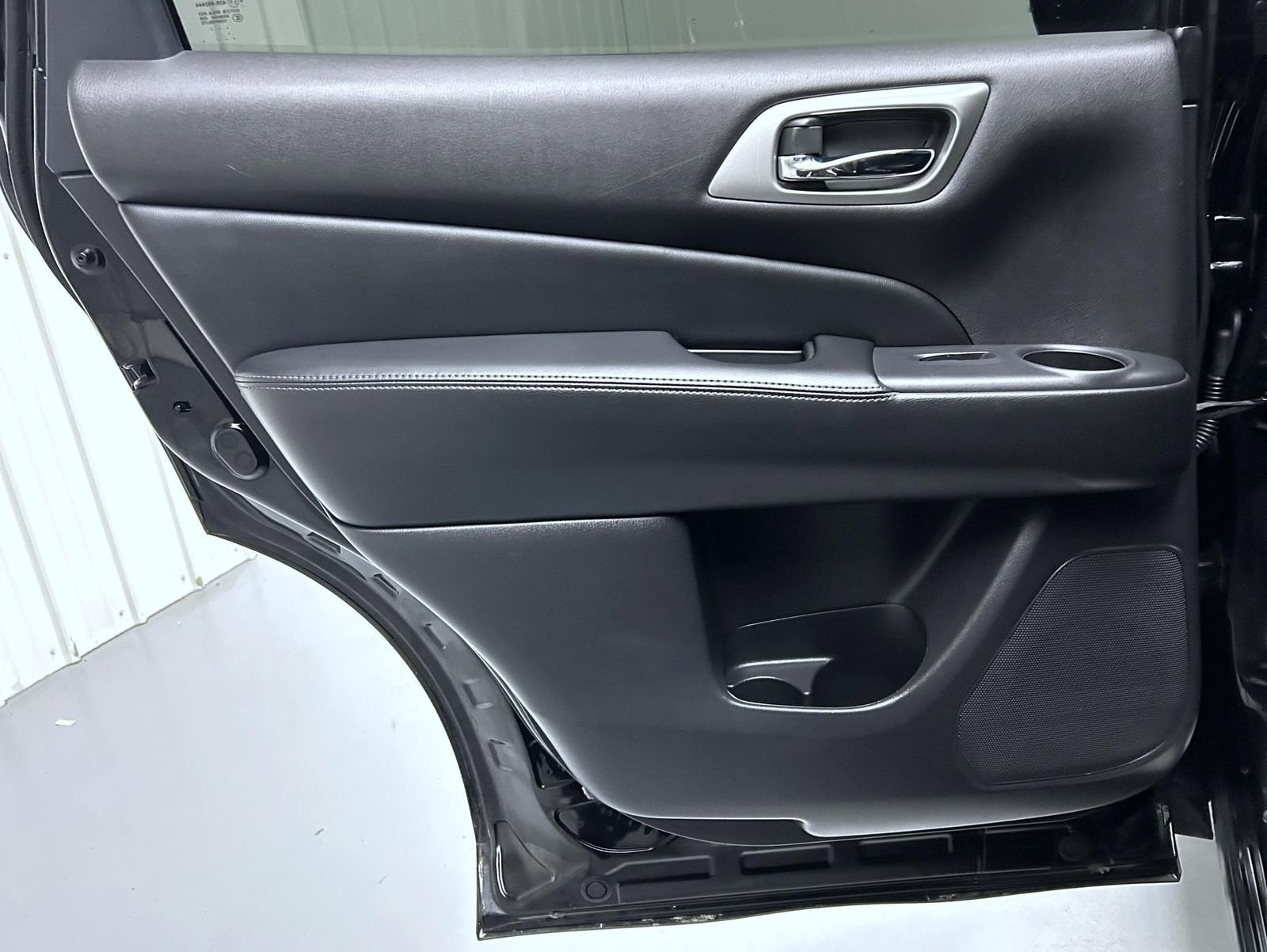 Used 2017 Nissan Pathfinder Platinum w/ Midnight Edition Package image 21