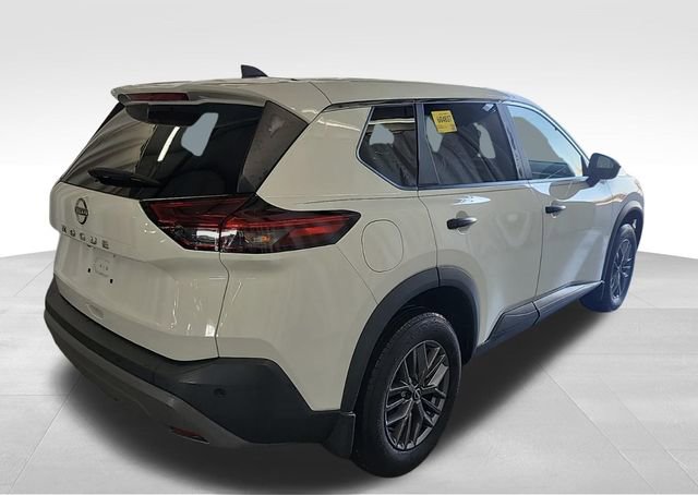 Used 2023 Nissan Rogue S image 2