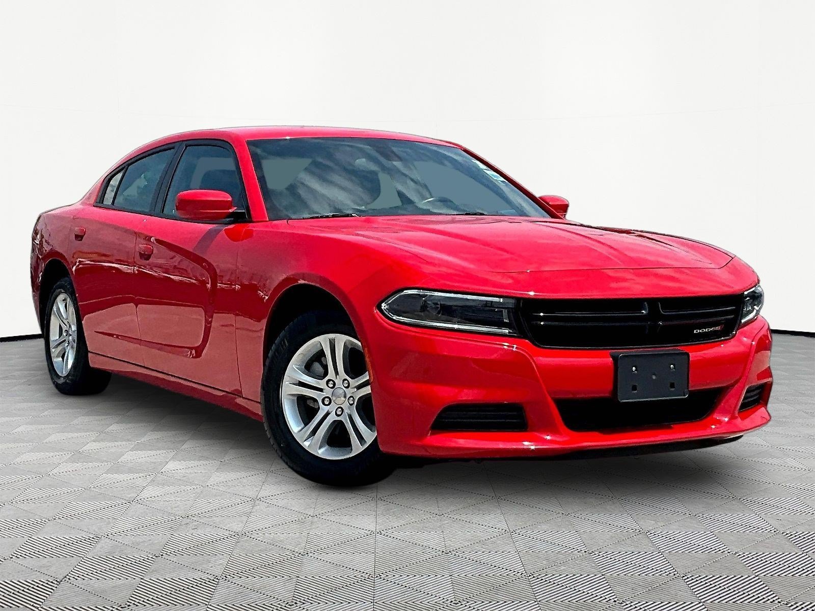 Used 2022 Dodge Charger SXT RWD image 3