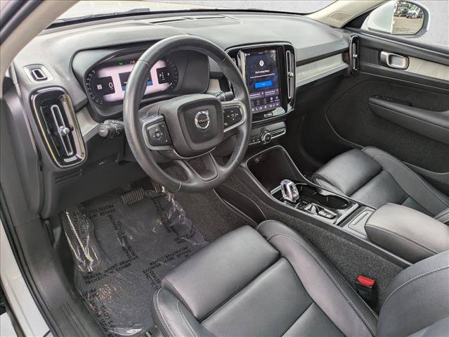 Used 2025 Volvo XC40 B5 Plus AWD/4WD image 10