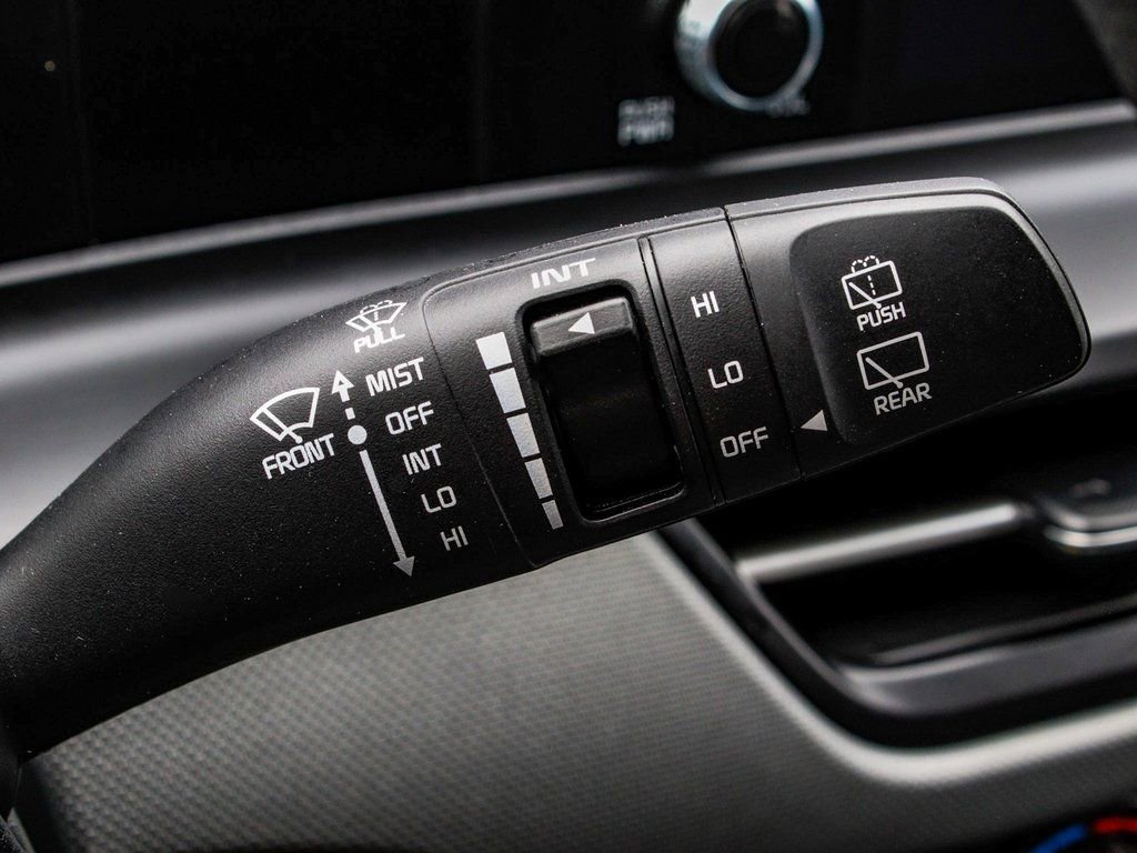 Used 2025 Kia Seltos LX AWD/4WD image 29