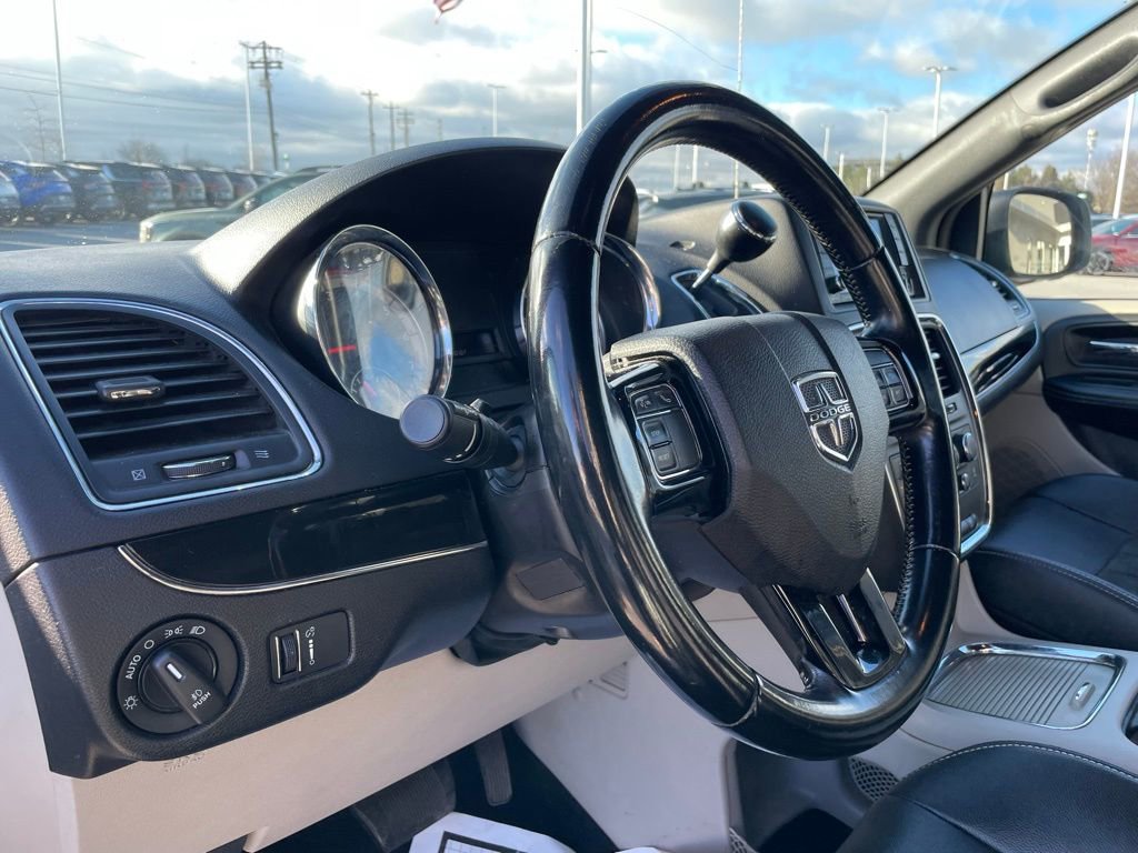 Used 2019 Dodge Grand Caravan SXT image 9