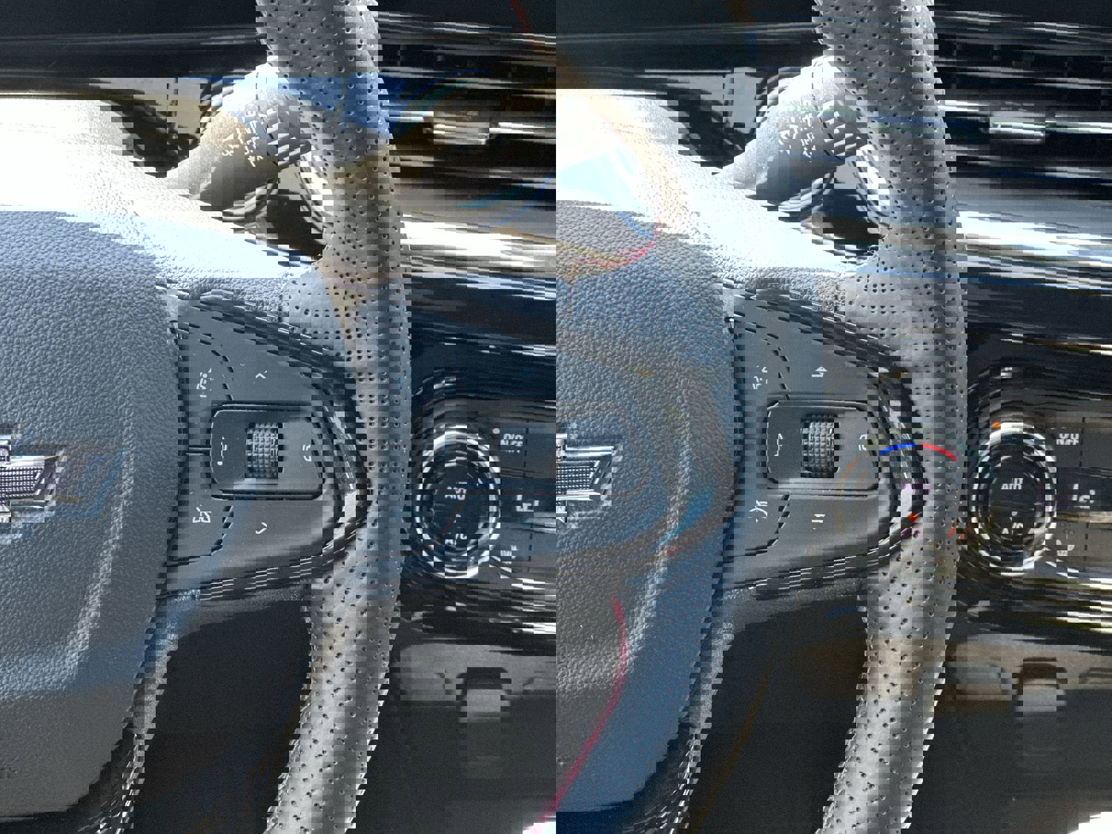 Used 2025 Chevrolet Trax RS w/ Driver Confidence Package image 21