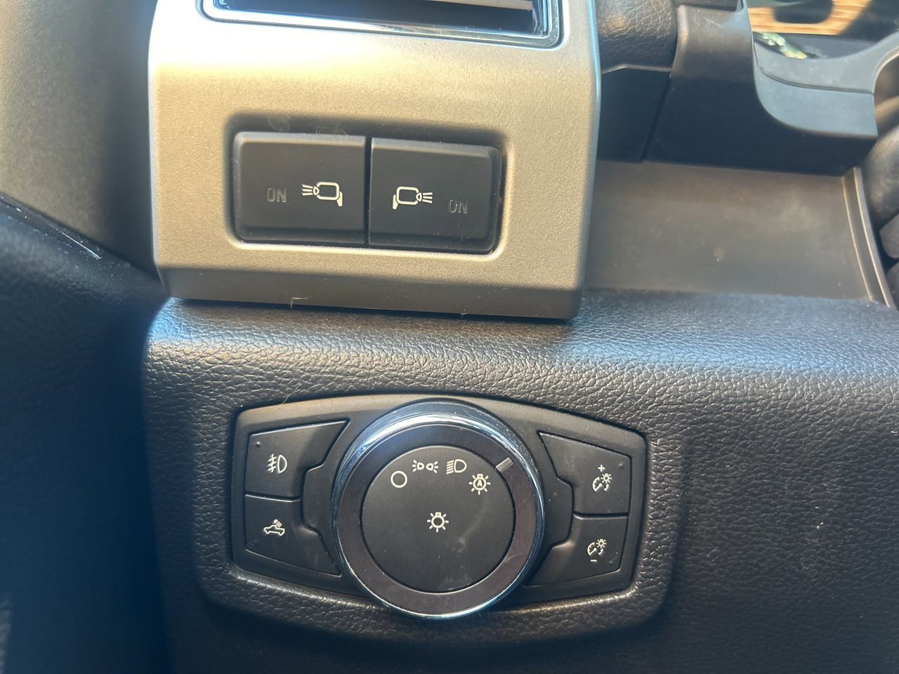 Used 2018 Ford F150 Lariat image 27