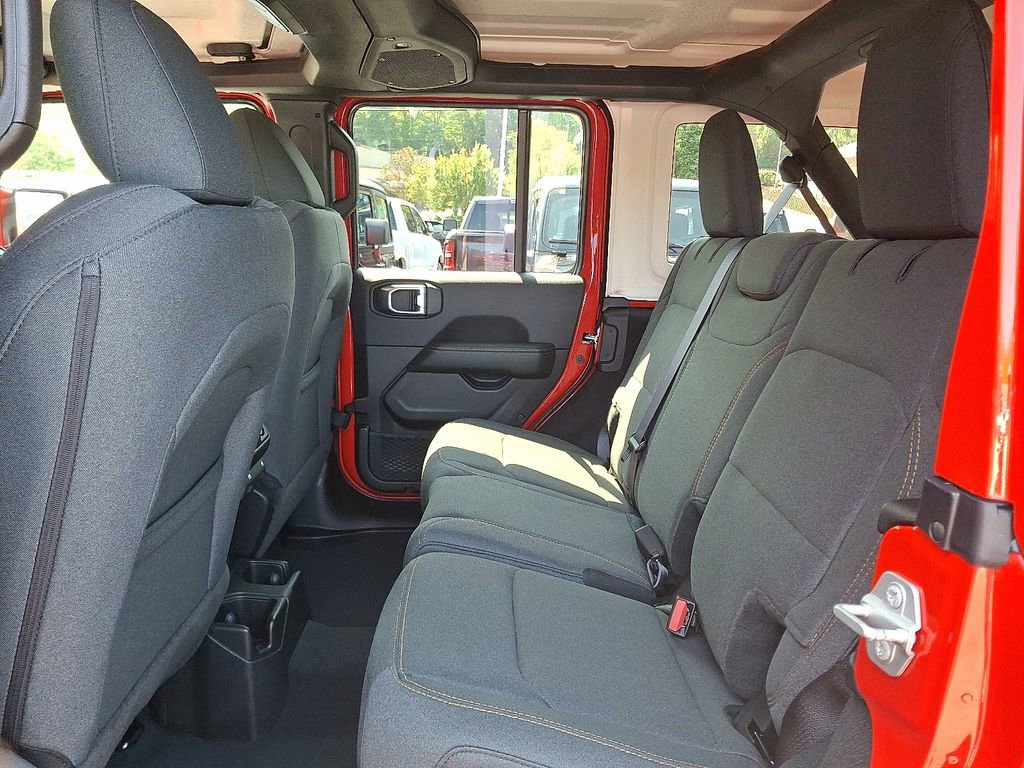 New 2025 Jeep Wrangler Sahara w/ Technology Group image 10