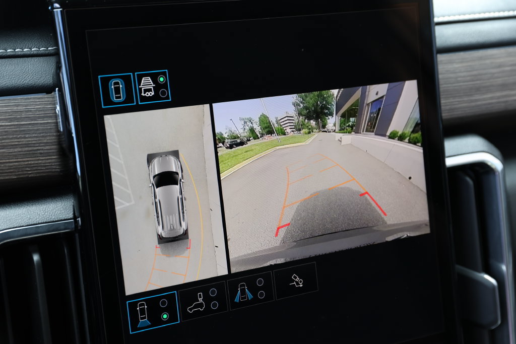 Used 2026 GMC Acadia Denali w/ LPO, Floor Liner Package AWD/4WD image 9