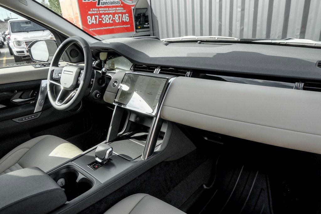Used 2025 Land Rover Discovery Sport S image 22