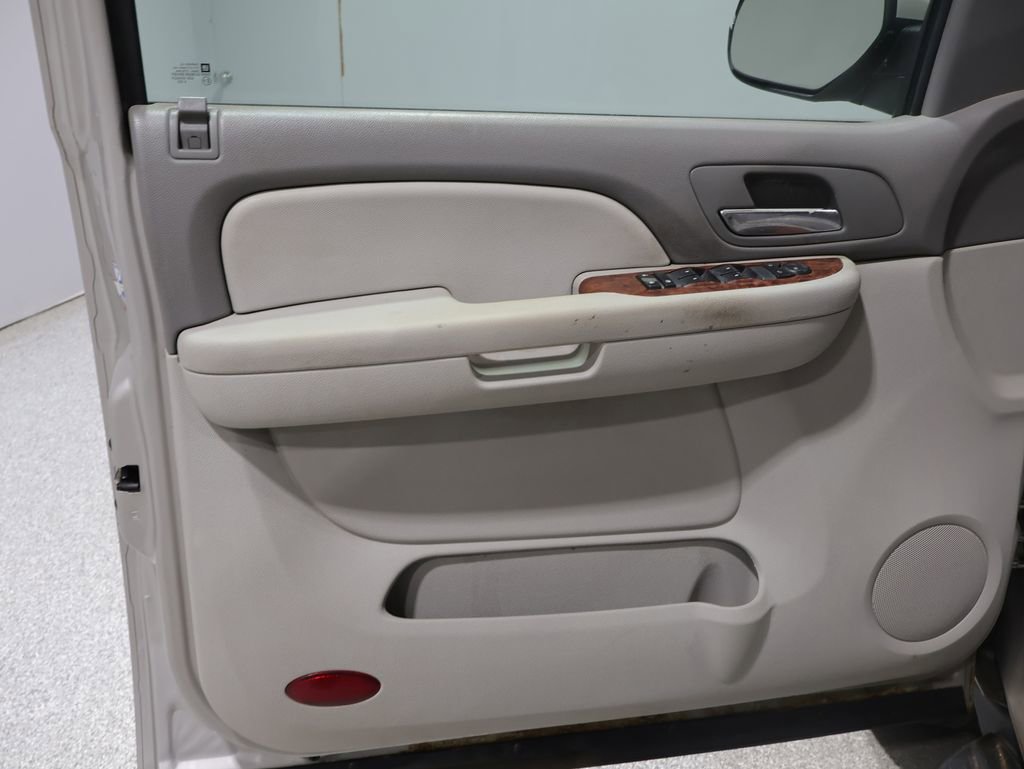 Used 2009 Chevrolet Suburban LT AWD/4WD image 13