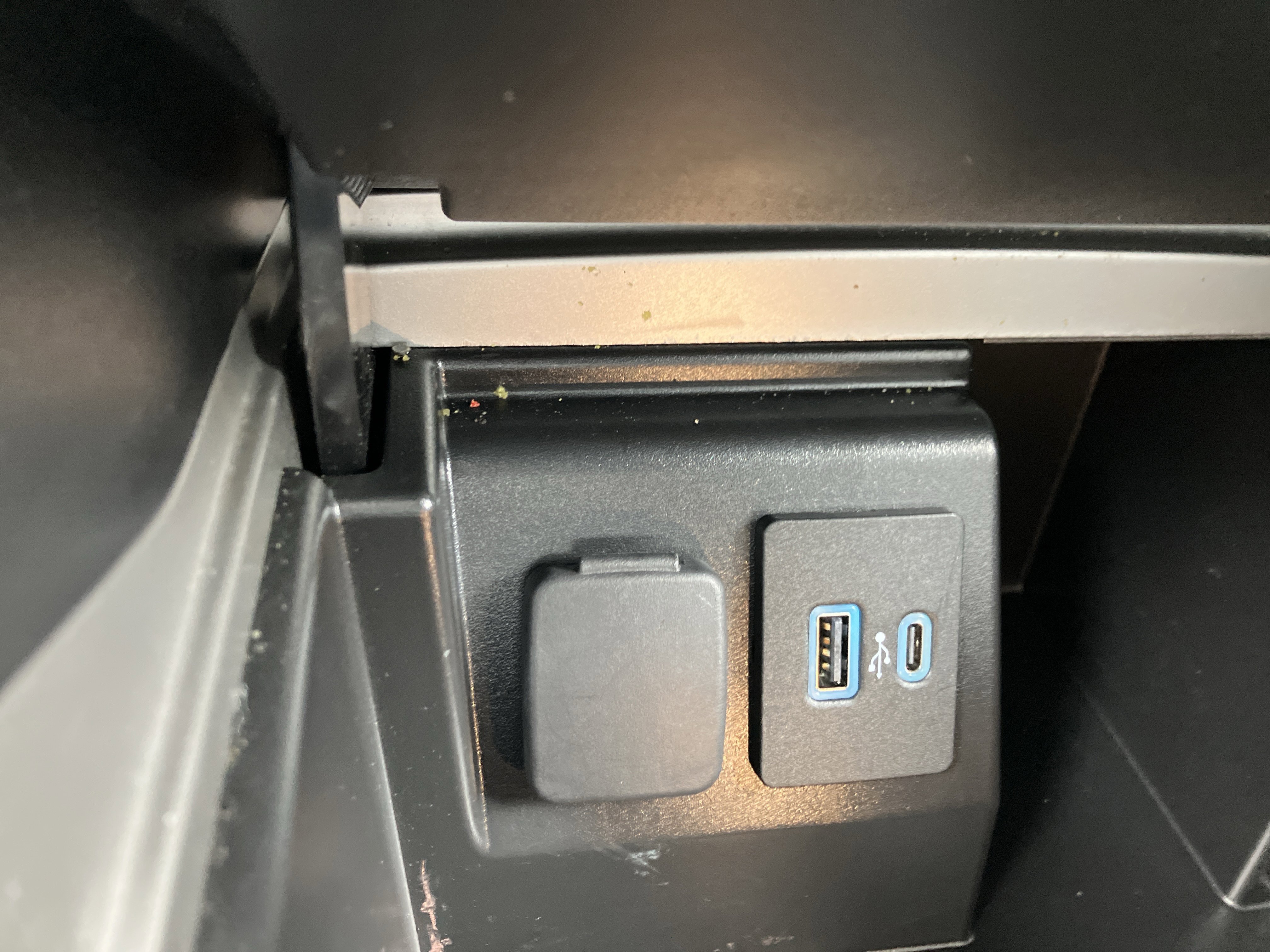 Certified 2022 Ford Explorer XLT w/ Equipment Group 202A image 34